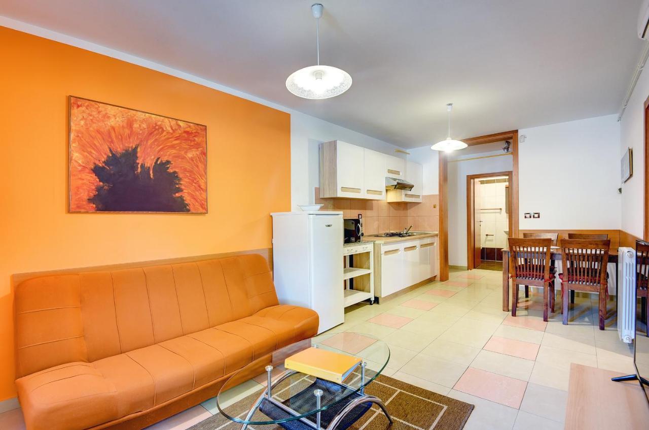 Apartments Universe Pula Exterior photo