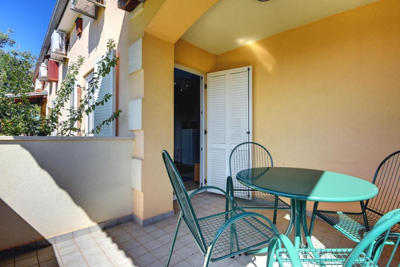 Apartments Universe Pula Exterior photo