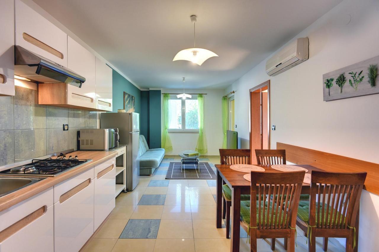 Apartments Universe Pula Exterior photo