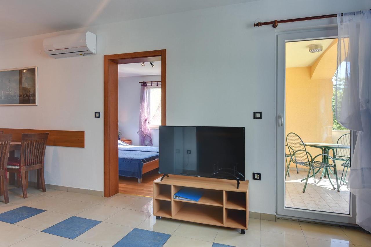 Apartments Universe Pula Exterior photo