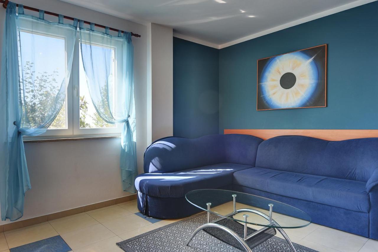 Apartments Universe Pula Exterior photo