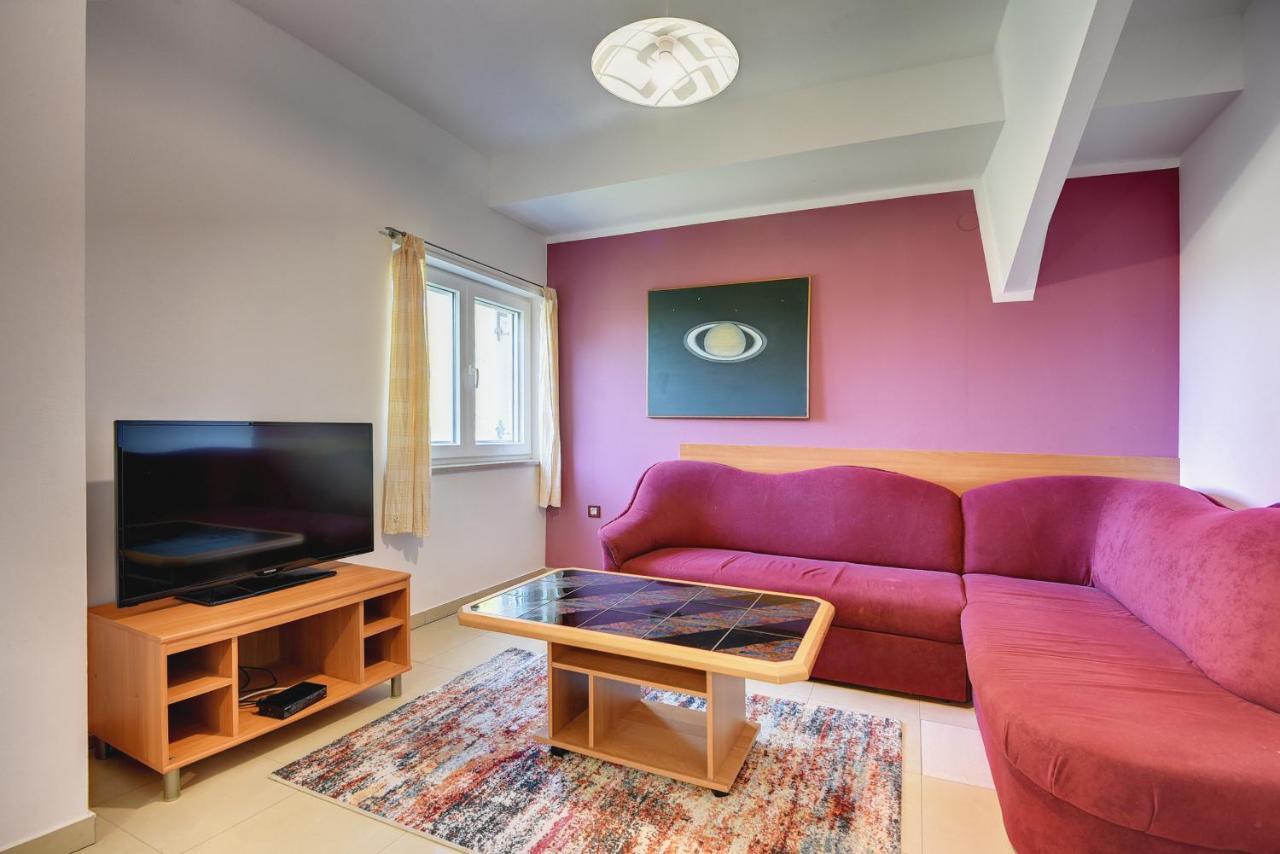 Apartments Universe Pula Exterior photo