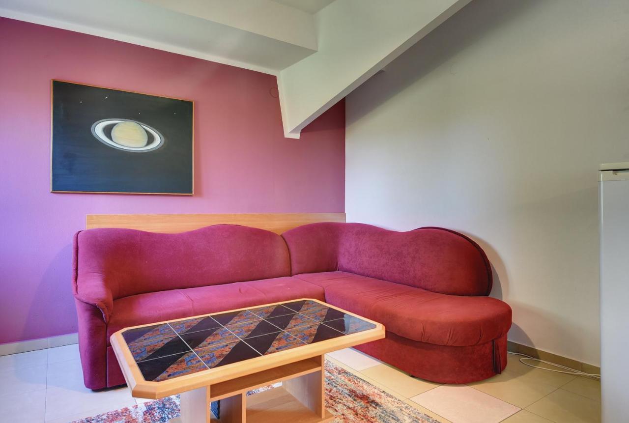 Apartments Universe Pula Exterior photo