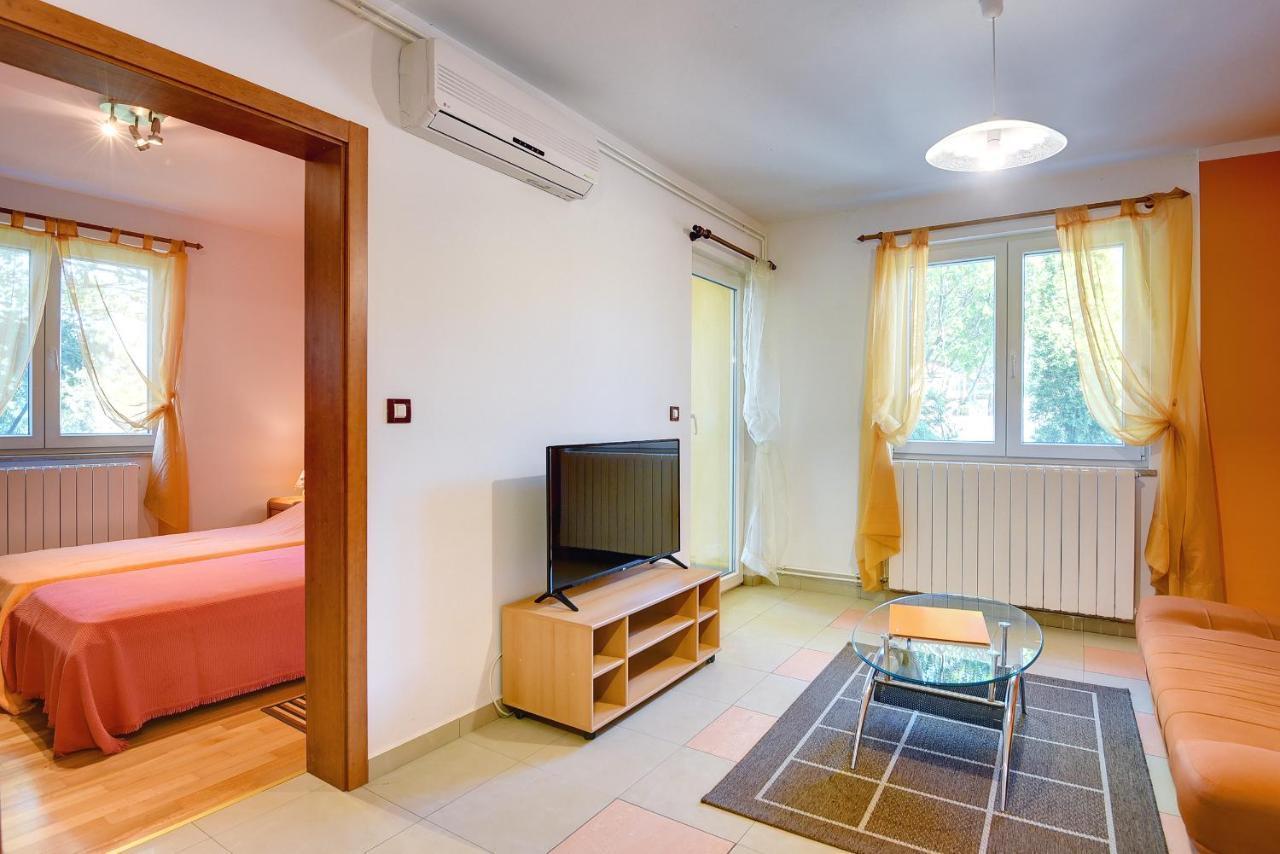 Apartments Universe Pula Exterior photo