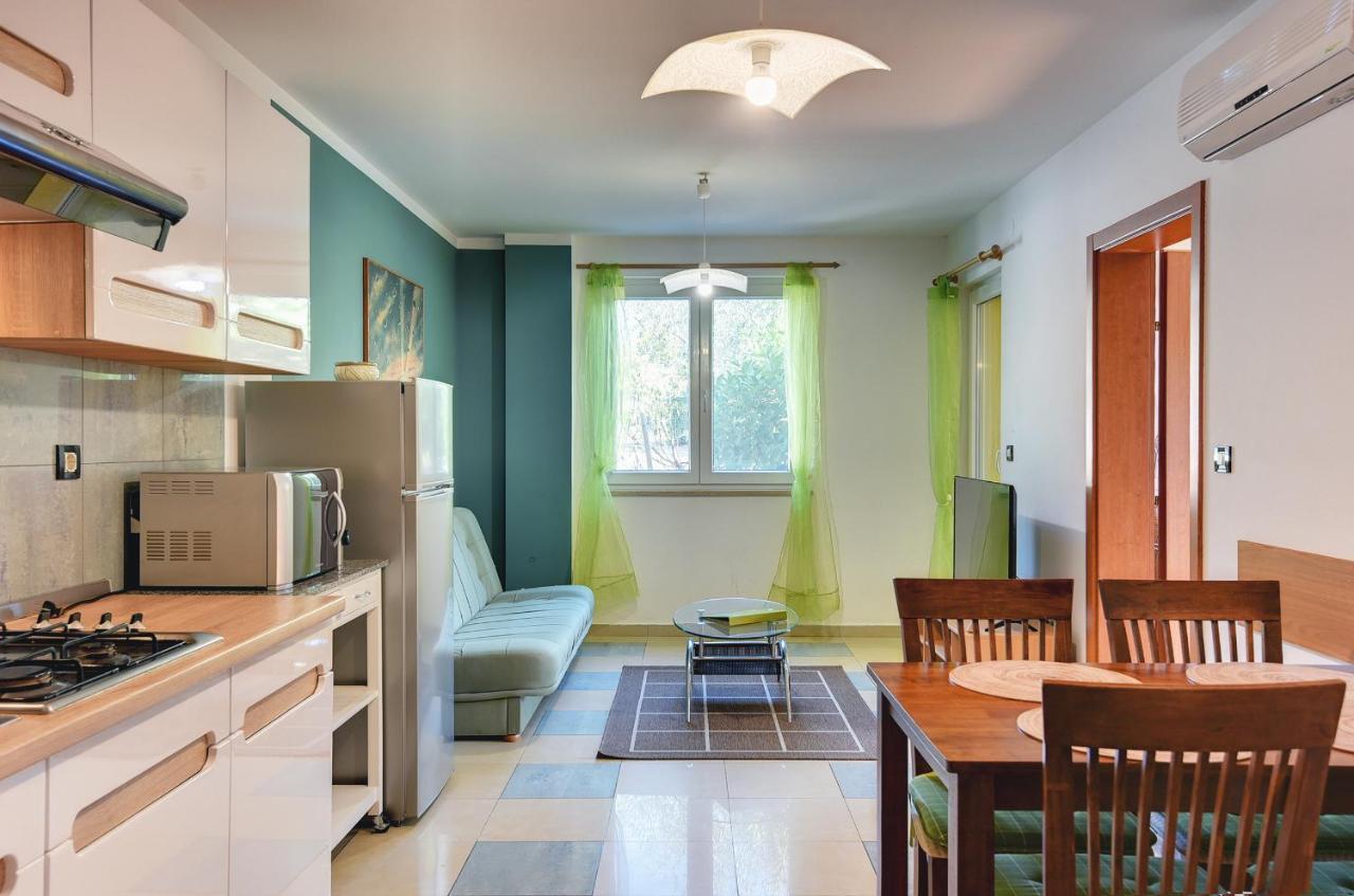 Apartments Universe Pula Exterior photo