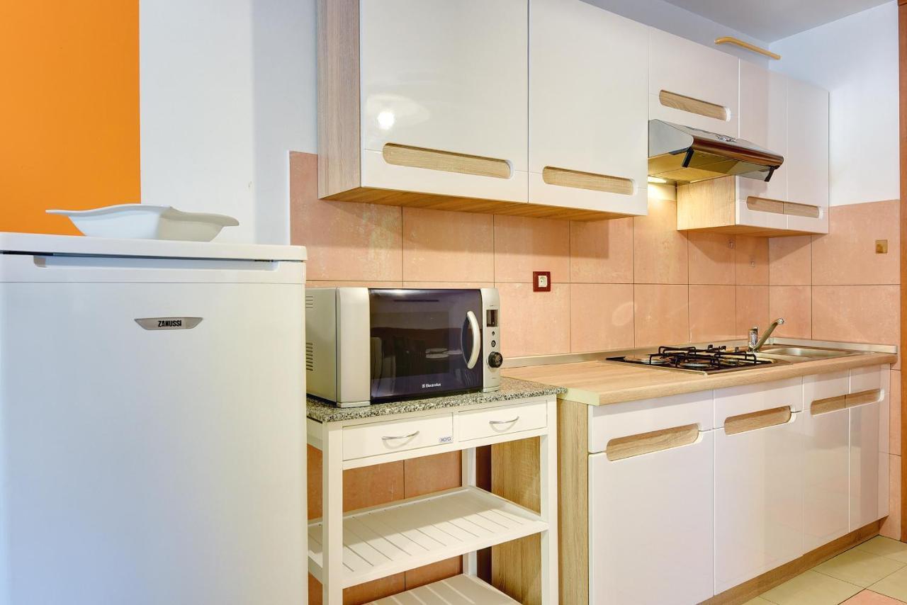Apartments Universe Pula Exterior photo