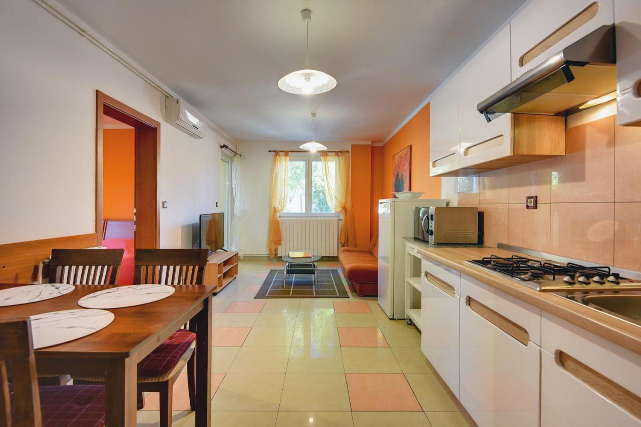 Apartments Universe Pula Exterior photo