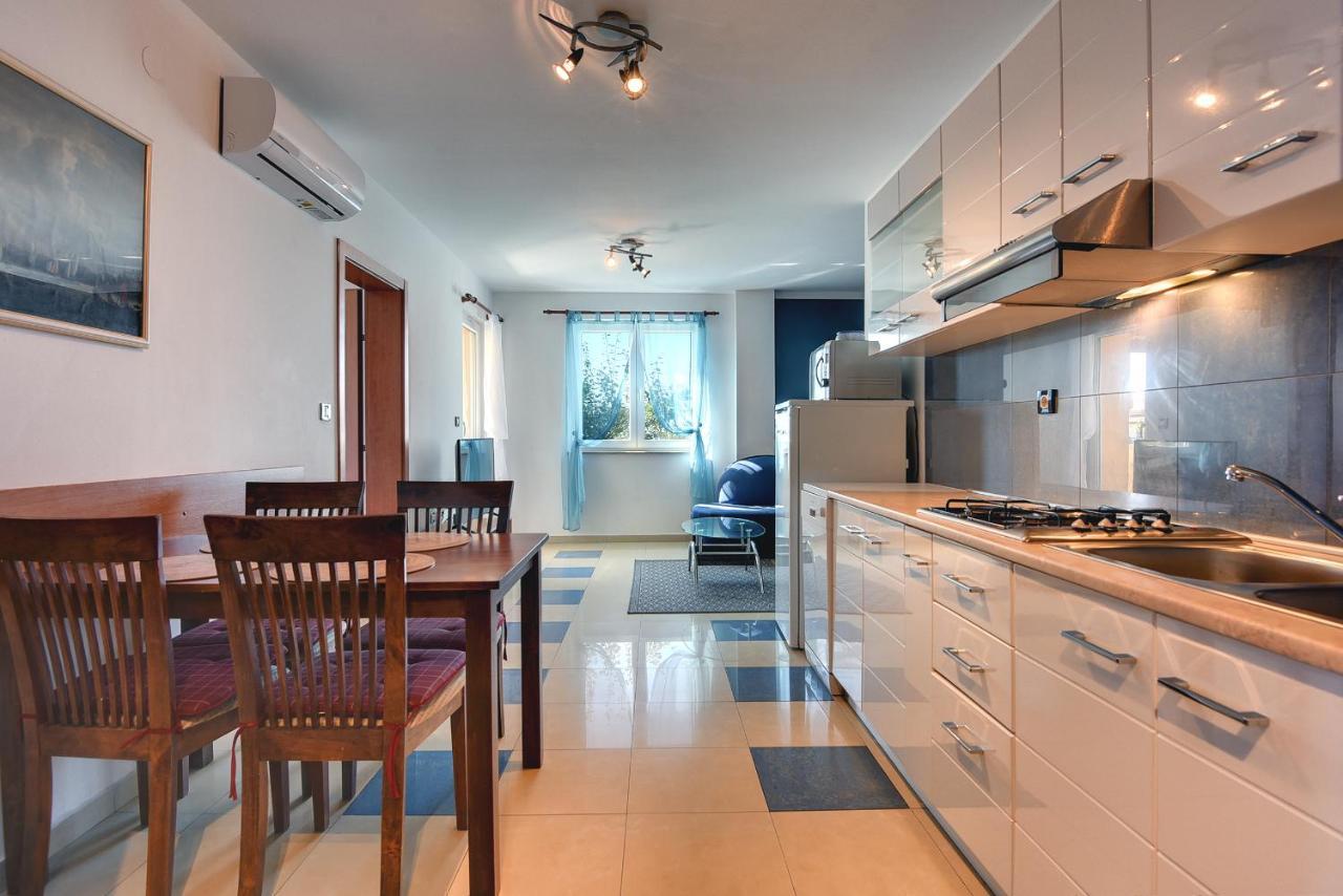 Apartments Universe Pula Exterior photo