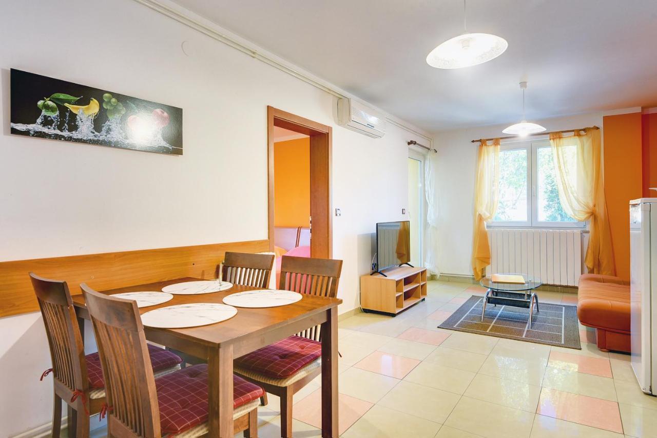 Apartments Universe Pula Exterior photo