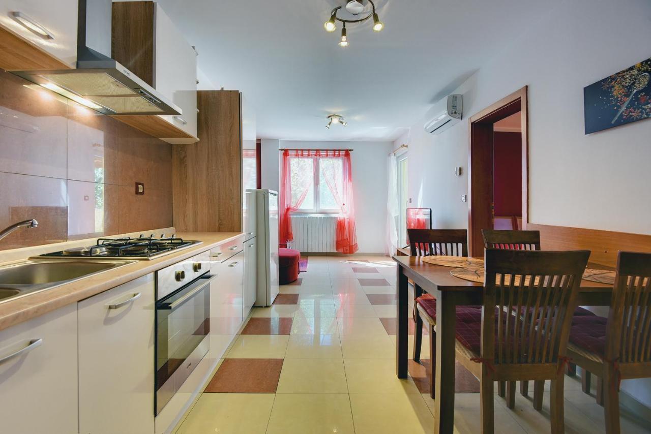 Apartments Universe Pula Exterior photo