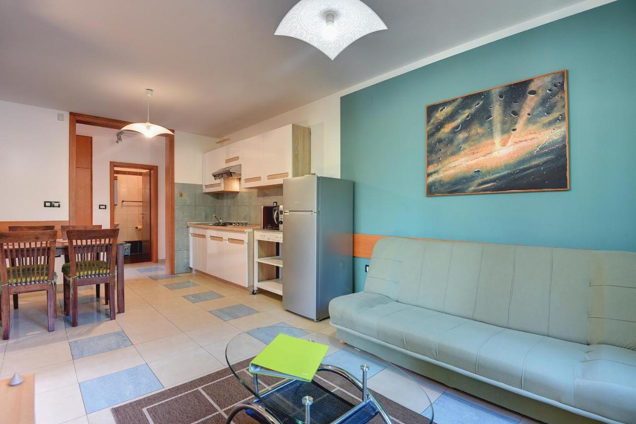 Apartments Universe Pula Exterior photo