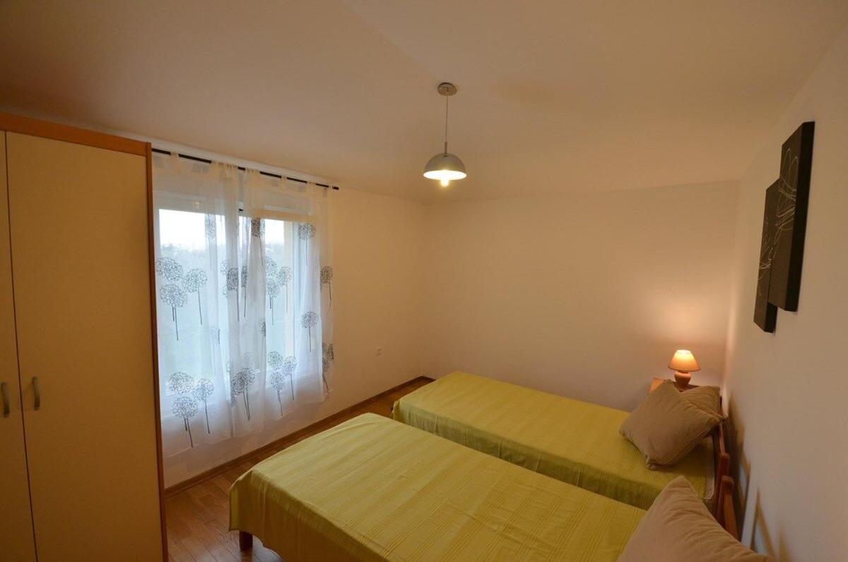 Apartments Universe Pula Exterior photo