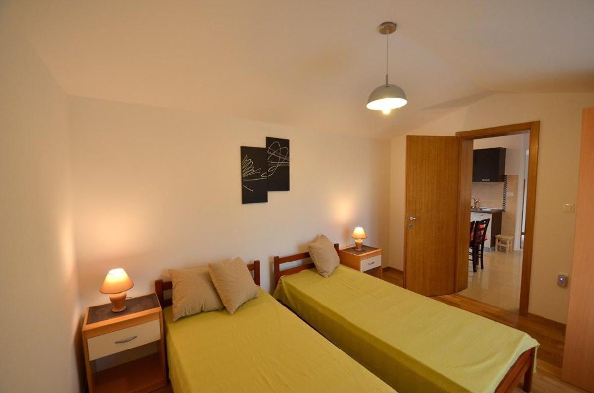 Apartments Universe Pula Exterior photo