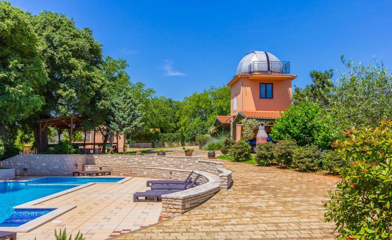 Apartments Universe Pula Exterior photo